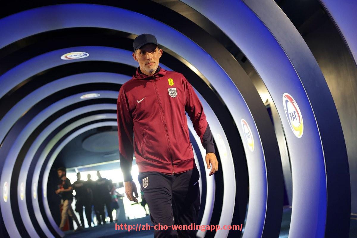 问鼎娱乐官网-世俱杯比赛中的临场战术调整实例与影响解析